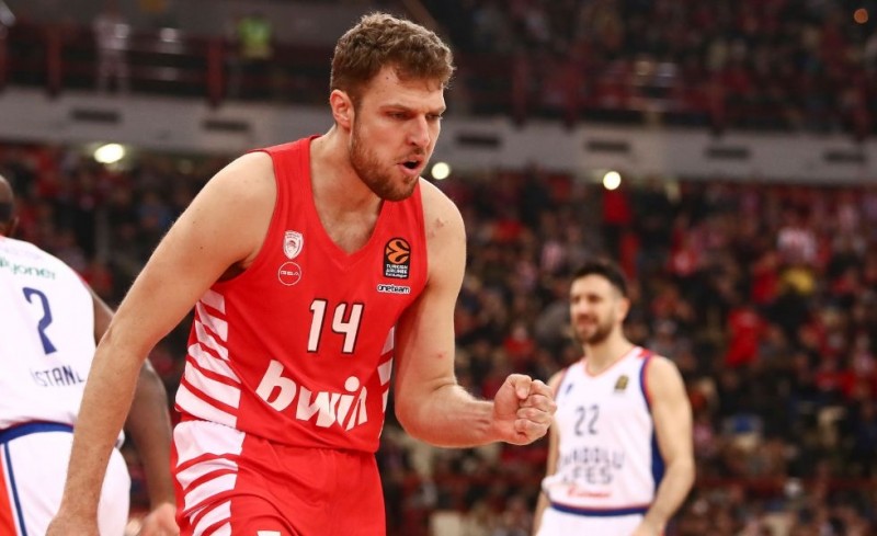 Σούπερ Θρύλος με προβάσισμα στο ημίχρονο