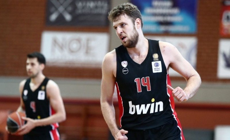 Ο «καυτός» Βεζένκοβ «σπάει» όλα τα κοντέρ! (photo)