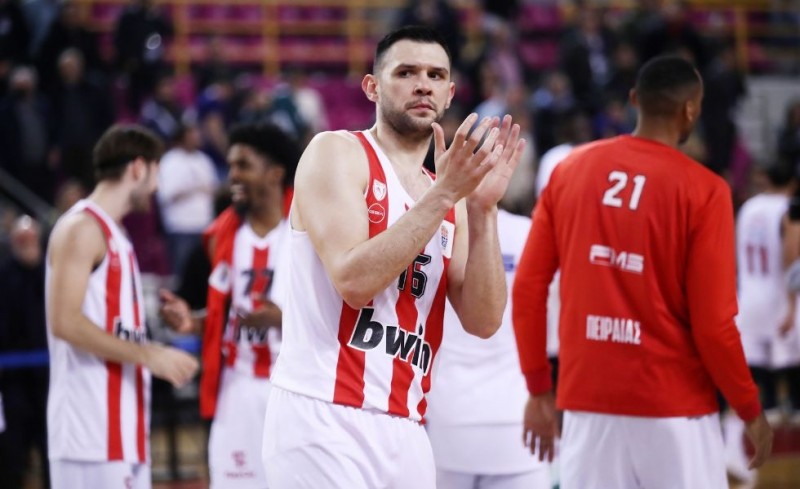 Παπανικολάου: «Δεν θέλω να στοχοποιηθεί ο Αγραβάνης...»