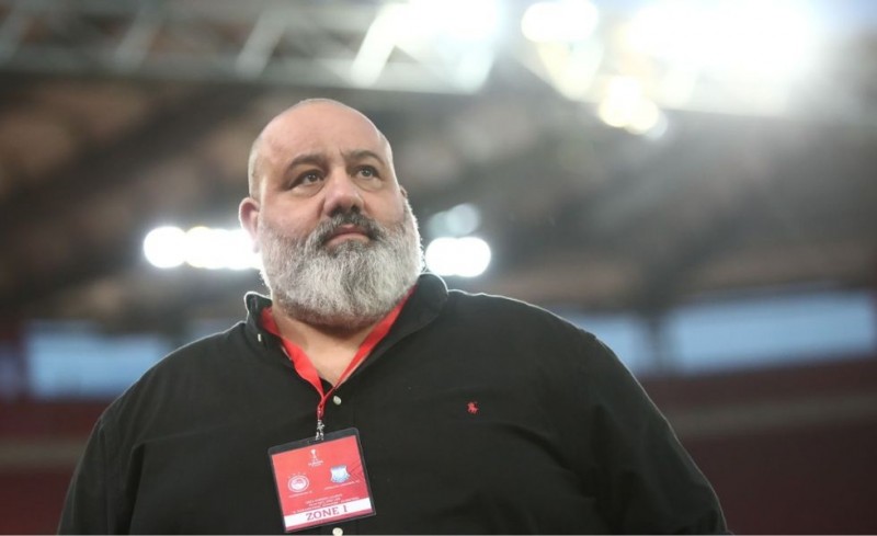 Kαραπαπάς: «Κατέβηκε από το ρολόι και κάνει τον τραγουδιστή...» (photo)