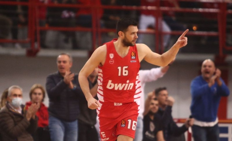 H ηγετική ομιλία του αρχηγού στο τάιμ άουτ! (video)