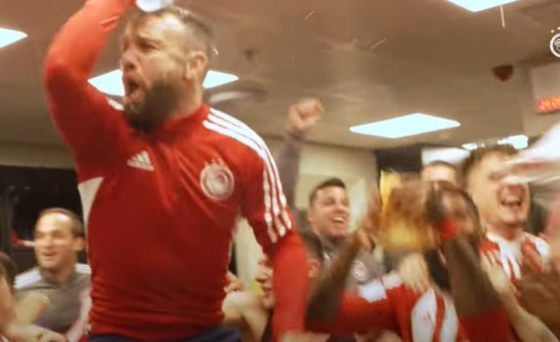 Η αποθέωση για το «διπλό», η ομιλία του Ματιέ και το τραγούδι στα αποδυτήρια! (video)