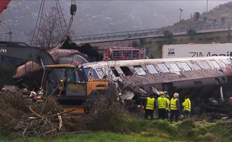 Εθνική τραγωδία στα Τέμπη: Μαρτυρίες σοκ των επιβατών (video)