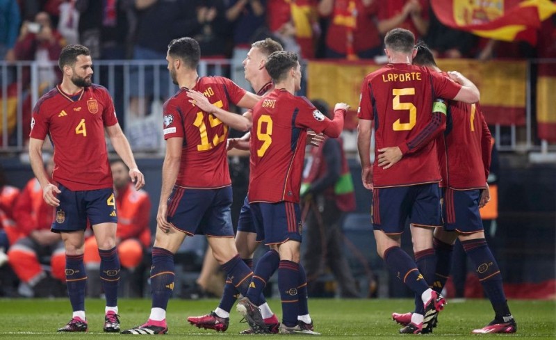Προκριματικά Euro 2024: Σασπένς με το «καλημέρα» στο Group D, ζόρικη αποστολή για την Ισπανία στη Γλασκώβη