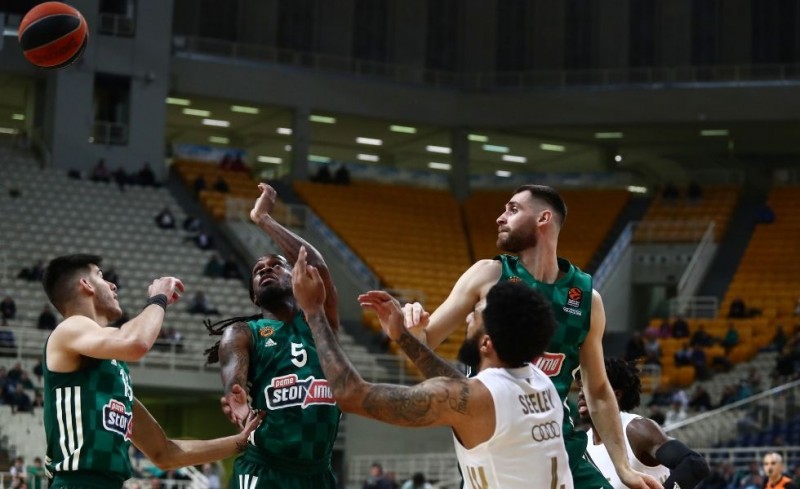 Μεταξύ συγγενών και φίλων στο ΟΑΚΑ, με μόλις 2.340 εισιτήρια!