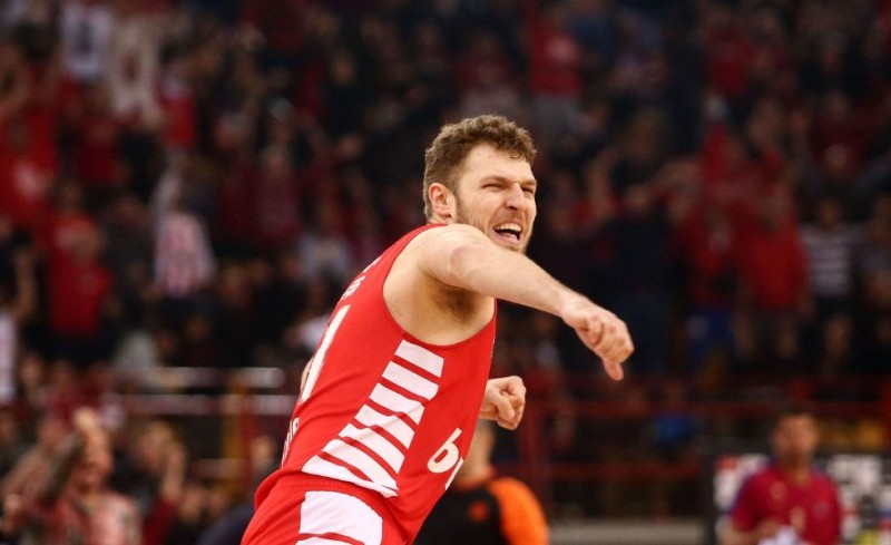 Βεζένκοβ: «Δεν με νοιάζει το MVP, σκέφτομαι μόνο την πρόκριση στο Final Four» (video)