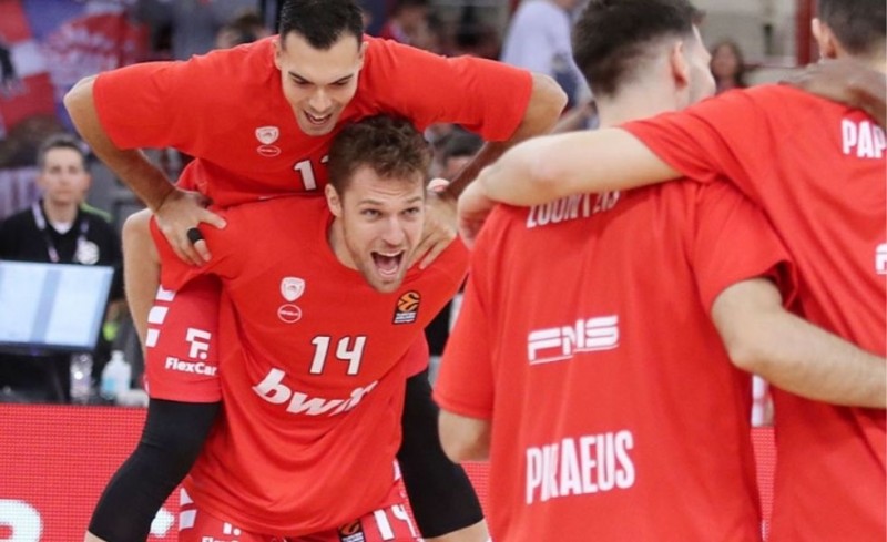 Ο κόσμος θα «σπρώχνει» την μπάλα στο καλάθι! (video)