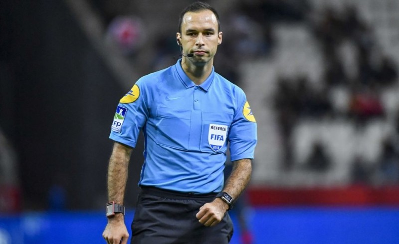 O Γάλλος Μπριζάρ στο ΑΕΚ-Ολυμπιακός