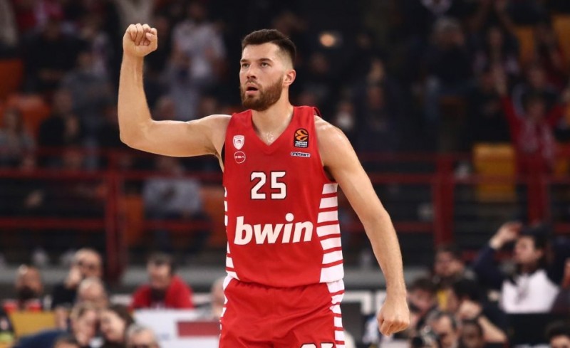 «Ερυθρόλευκες» ευχές σε Πίτερς (photo)