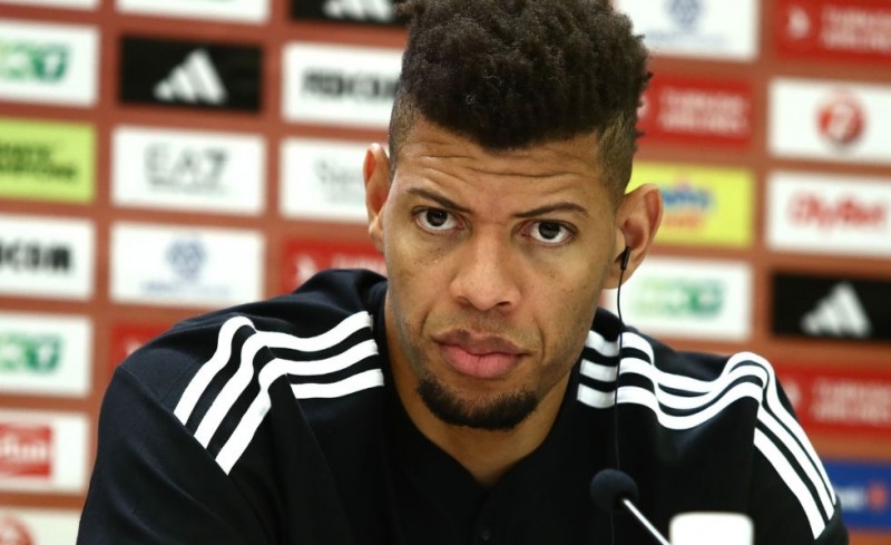 Ταβάρες: «Ανταγωνιστικός και δυνατός αντίπαλος ο Ολυμπιακός»