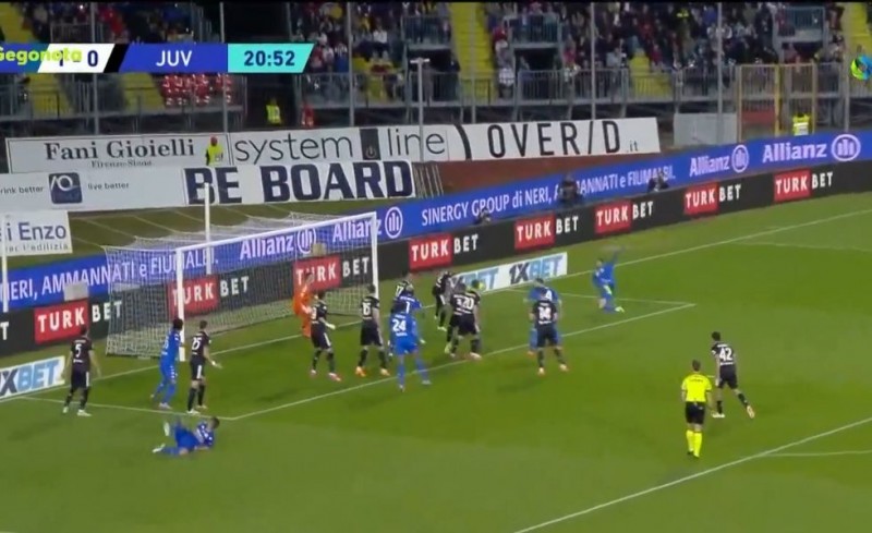 Γκολ και θέαμα από τα ποδοσφαιρικά γήπεδα (video)