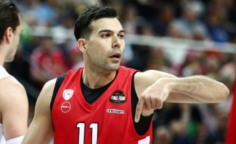 Ο Σλούκας χαλαρώνει στα Χανιά πριν τη μεγάλη απόφαση!