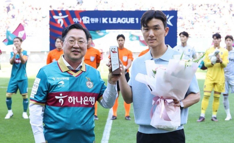 «Τιμές» για τον Χουάνγκ στην Ντετζόν