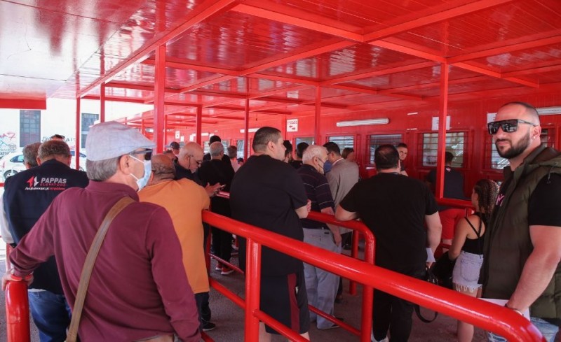 Όλοι μαζί, μια γροθιά! (video)