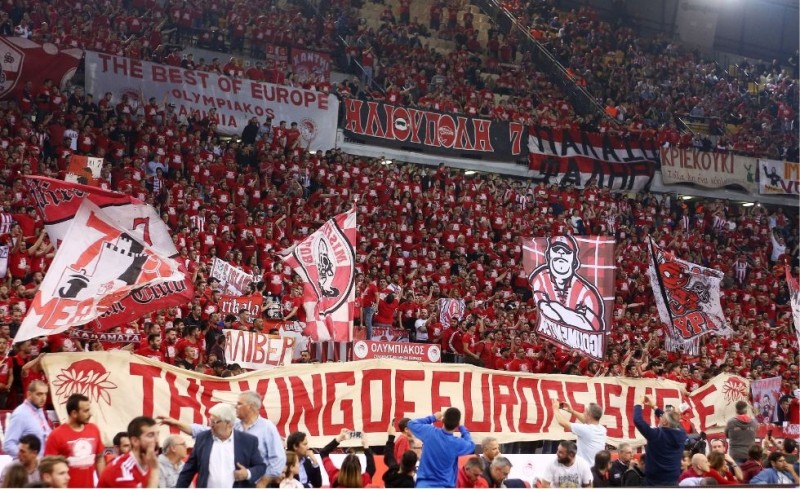 Ότι τρόπαιο δεν κατακτάμε το πανηγυρίζουν όλοι μαζί κατά την προσφιλή τους συνήθεια