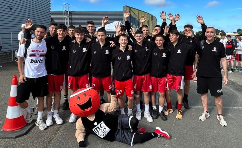 Στη Γαλλία οι Παμπαίδες του Ολυμπιακού (photos)