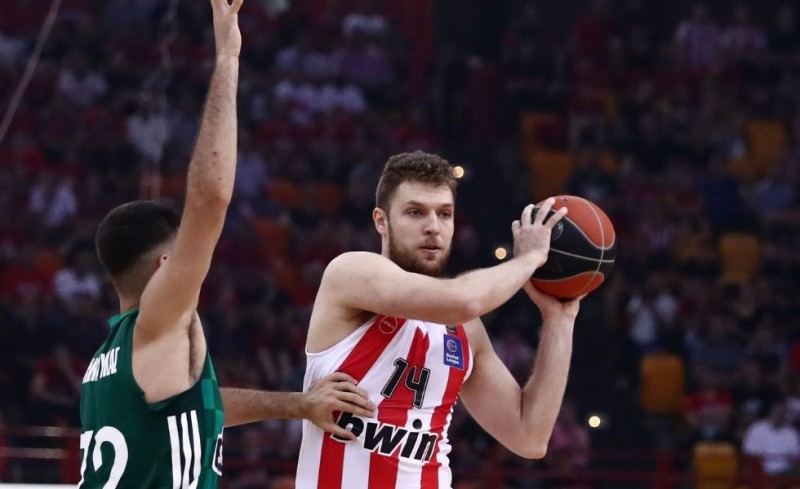 Εκτός ο Βεζένκοβ