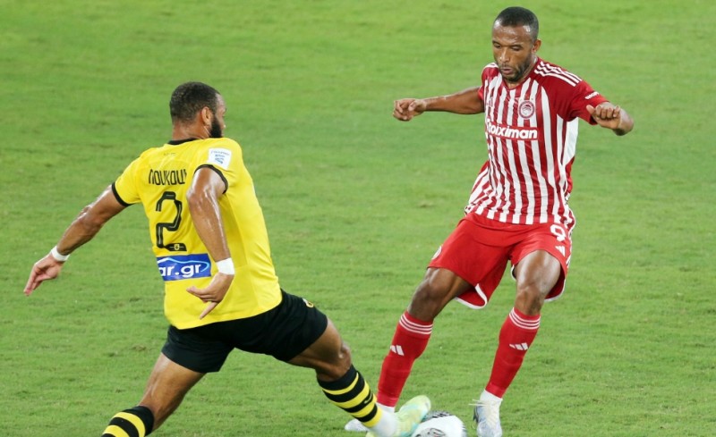 Μπορούσε και τη νίκη ο Θρύλος, συνεχίζει αήττητος