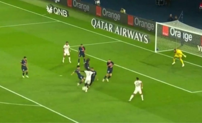 Γκολ και θέαμα από τα ποδοσφαιρικά γήπεδα του κόσμου (video)