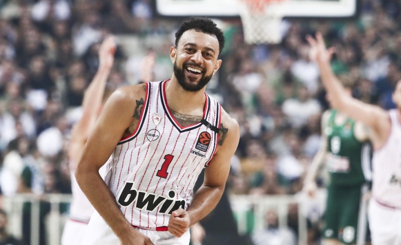 Μέσα οι Γκος, Σίκμα για Αρμάνι!