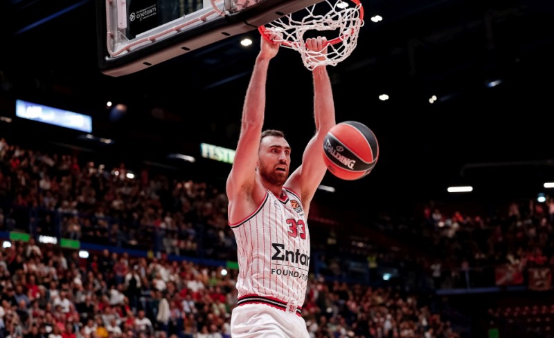 Μιλουτίνοβ: «Αν χάνεις τόσα λέι απ στην έδρα της Αρμάνι είναι απίθανο να κερδίσεις»