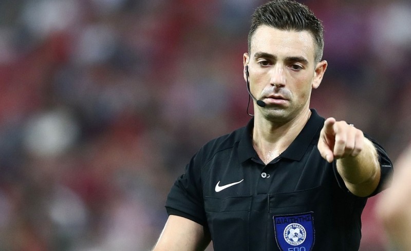 Ο Περράκης στο ματς του Ολυμπιακού