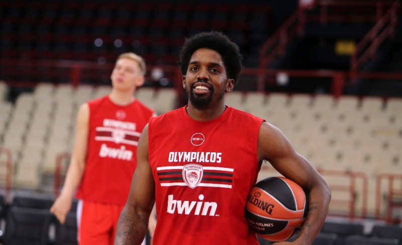 Μέρος της προπόνησης ο ΜακΚίσικ, ατομικό ο Μιλουτίνοφ...