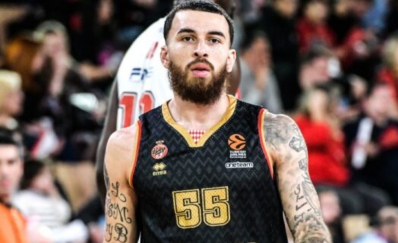 Η αγκαλιά του Τζέιμς στον Μπαρτζώκα!