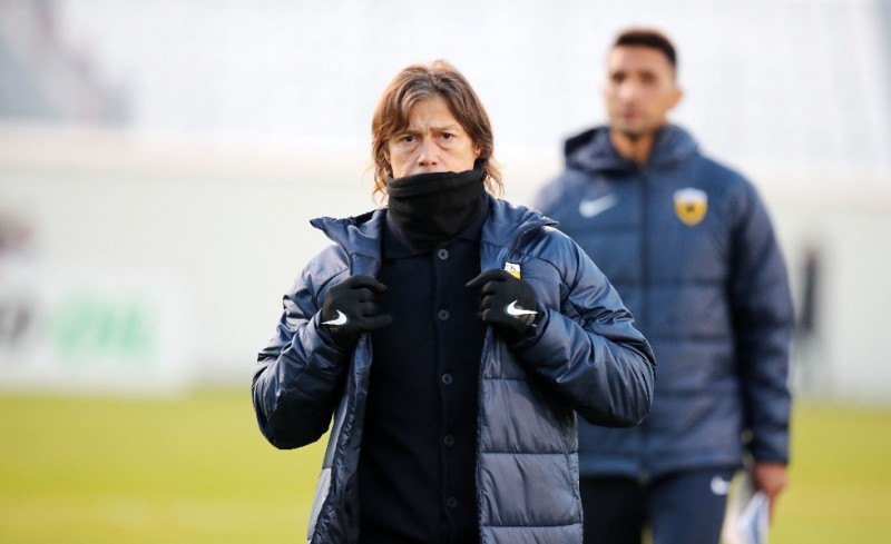 Κρατά... κλειστά τα χαρτιά του ο Αλμέιδα