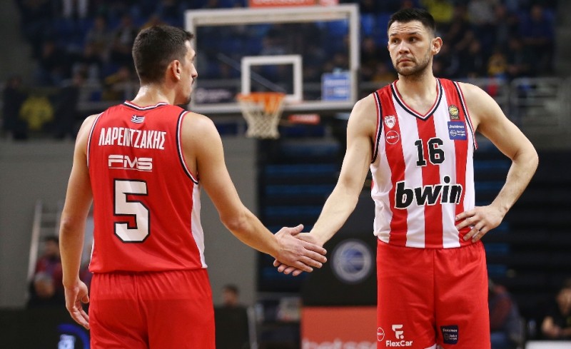 Μάγκικο διπλό για τον Θρύλο, με τρομερό Παπανικολάου!