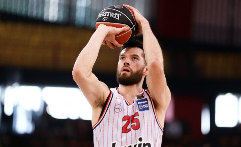 Πίτερς: «Θα τα δώσουμε όλα με Ερυθρό Αστέρα και Φενέρ»