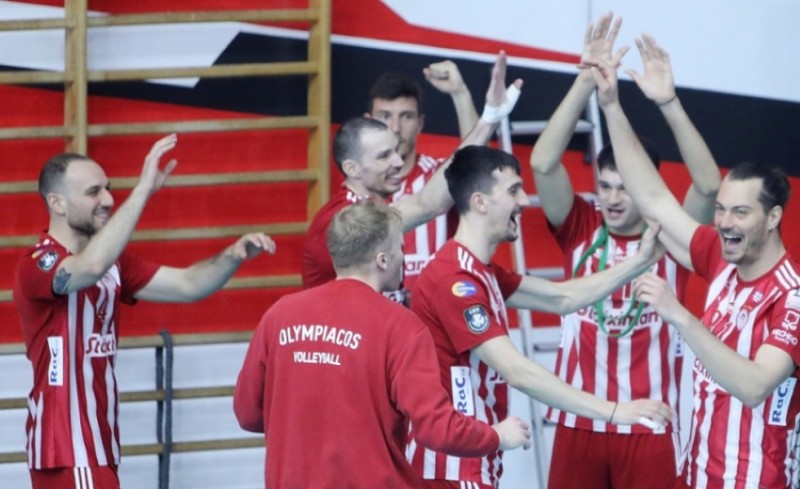 Στη Νέα Σμύρνη για το 2-0 o Θρύλος!