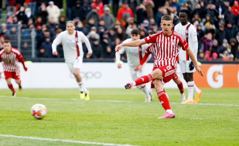 Τρεις παίκτες στην ιδανική ενδεκάδα!