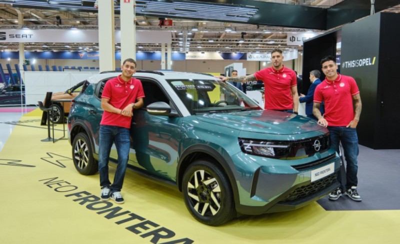 Ο Ολυμπιακός παίζει μπάλα με την... Opel! (photo)