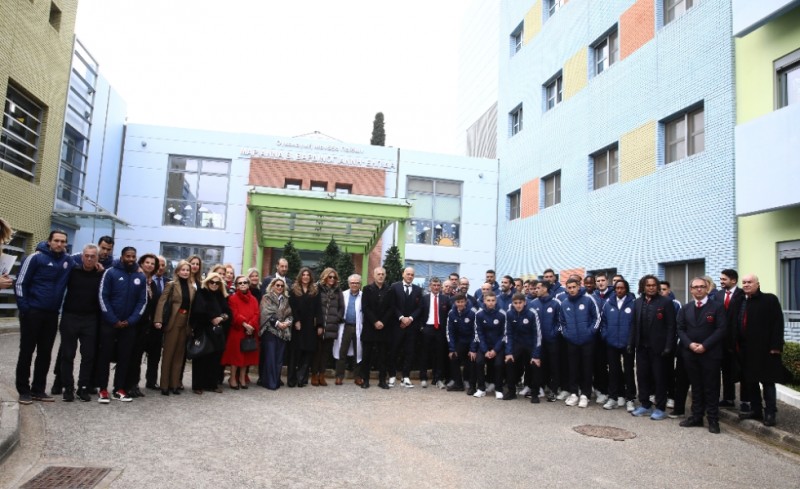 Η μεγάλη αγκαλιά του Θρύλου στην Ελπίδα!