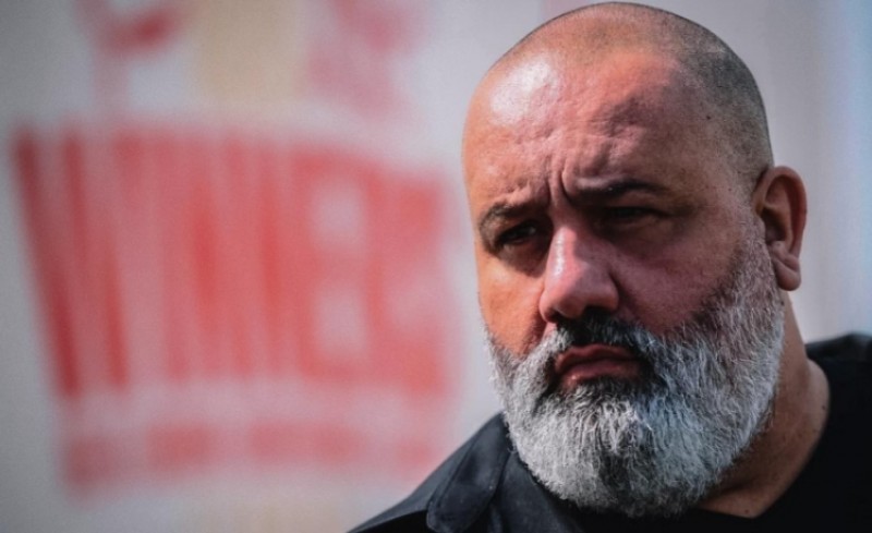 Το «ερυθρόλευκο» δωμάτιο του Καραπαπά! (photo)