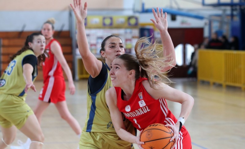 Εύκολα (66-83) τις Εσπερίδες ο Ολυμπιακός