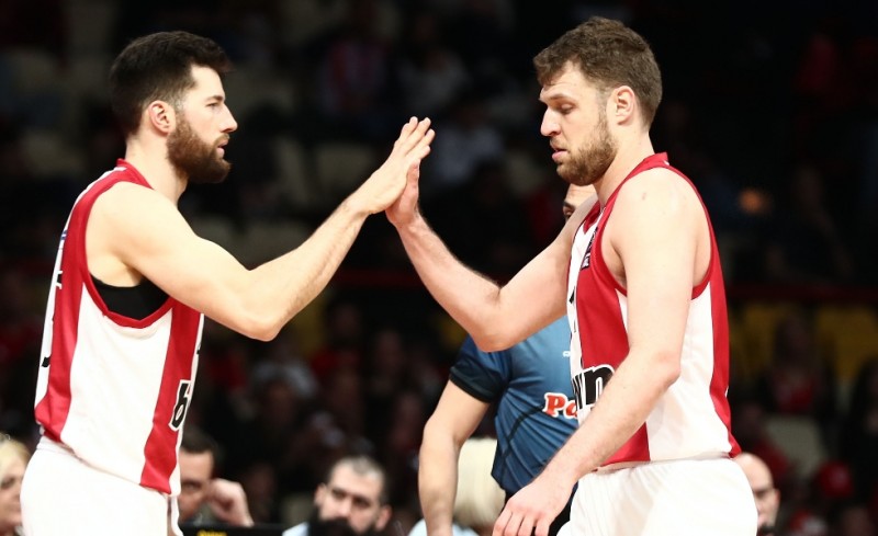 Ξανά στην κορυφή με μπροστάρη τον αρχηγό!