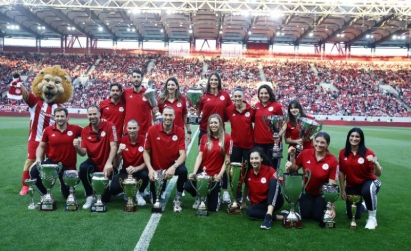 Αποθέωση για τις κούπες του Ερασιτέχνη!