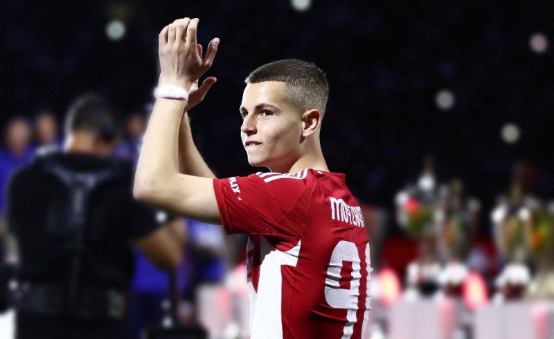 AS: «Στα 25 εκατ. ευρώ οι απαιτήσεις του Ολυμπιακού για Μουζακίτη»