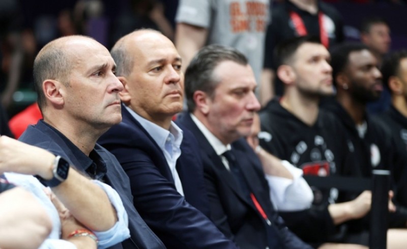 Ούτε βήμα πίσω οι Αγγελόπουλοι!