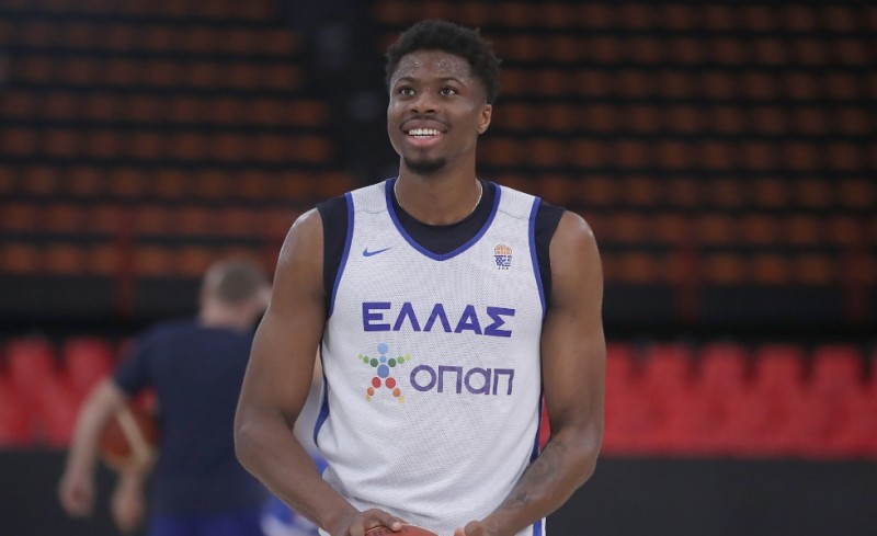 Κοντά σε Αντετοκούνμπο