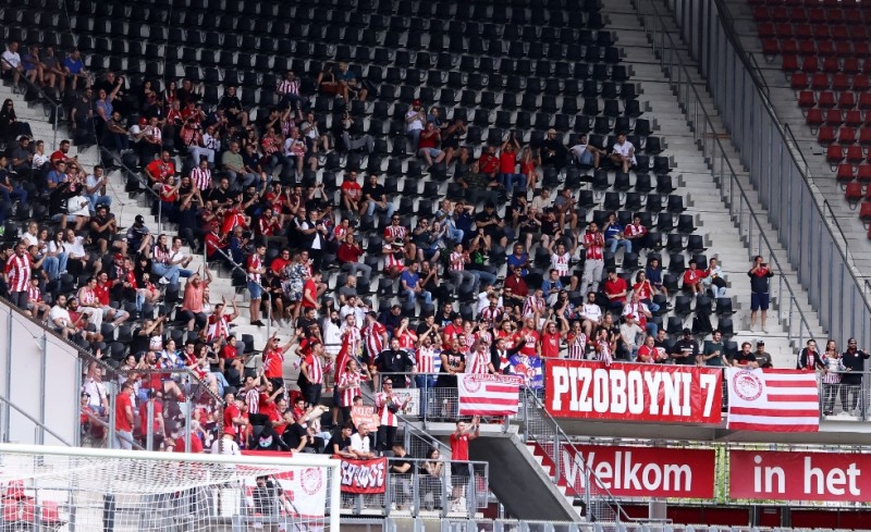 Χωρίς κόσμο με Χέρενφεν, κανονικά με Ντε Χάαγκ