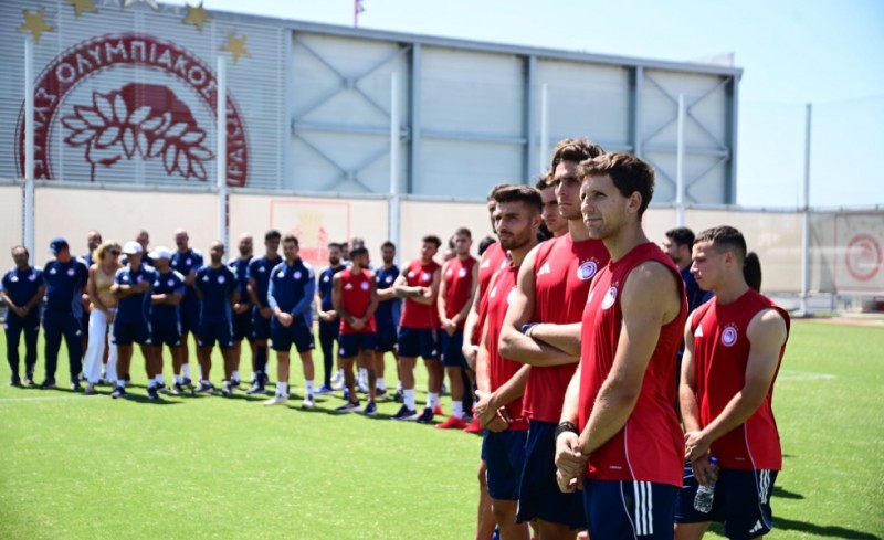 Ο ετήσιος Αγιασμός του Ολυμπιακού! (photos)