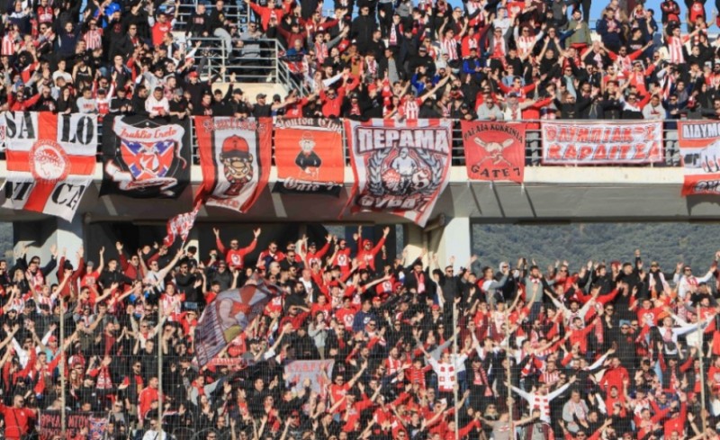 Μια «γροθιά» ο Θρύλος με τον κόσμο του στο Βόλο!