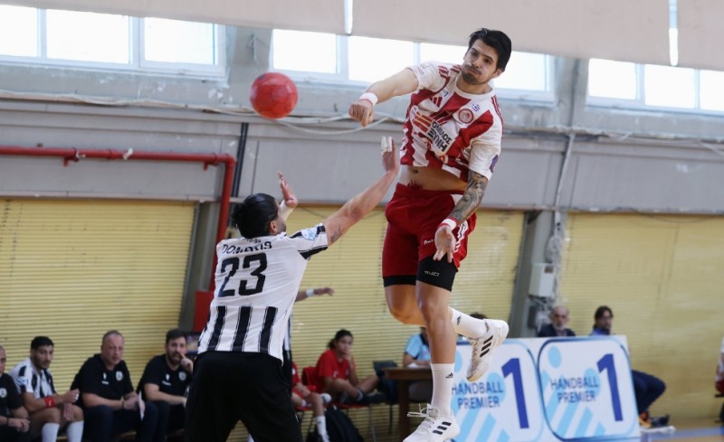 Απόλυτο αφεντικό ο Θρύλος!