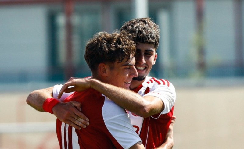 Mε το... δεξί οι Νέοι!