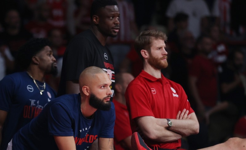 Με τις γνωστές απουσίες ο Θρύλος