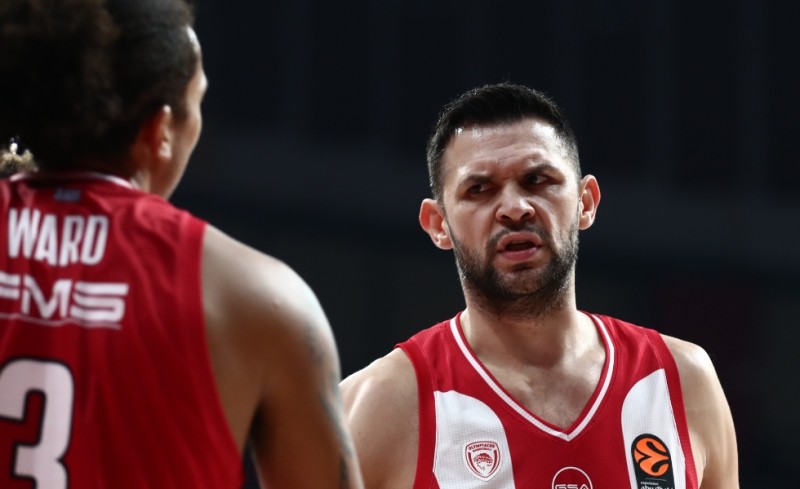 Tις έχει... 400 ο Παπανικολάου!