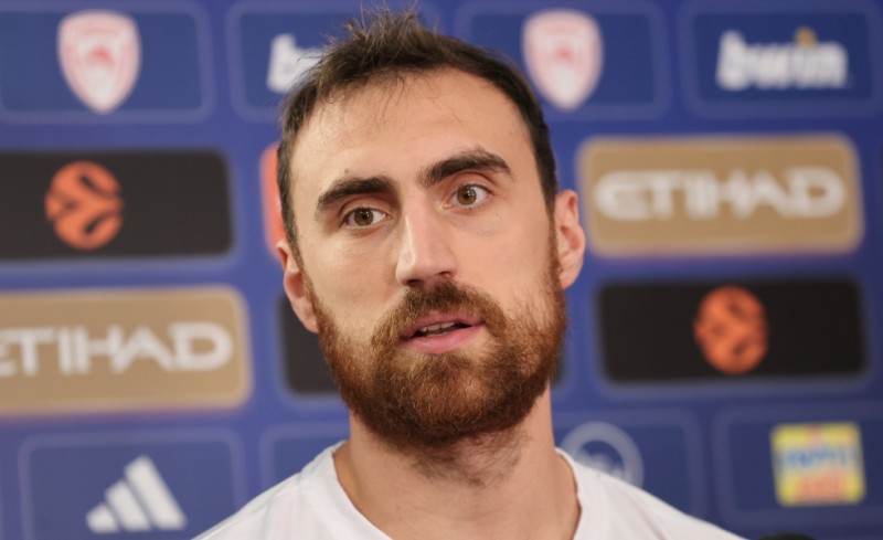 Μιλουτίνοφ: «Δεν σκέφτομαι τι συνέβη στον ημιτελικό, πολύ καλός παίκτης ο Χολ»